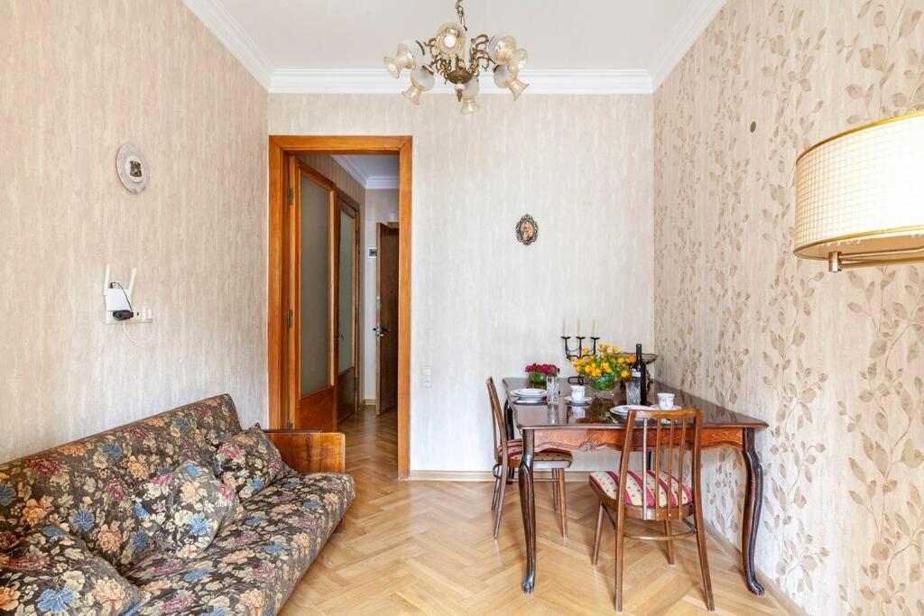 Cozy Apart W/Ac & Free Parking In The Town Center Apartment Tbilisi Exterior photo